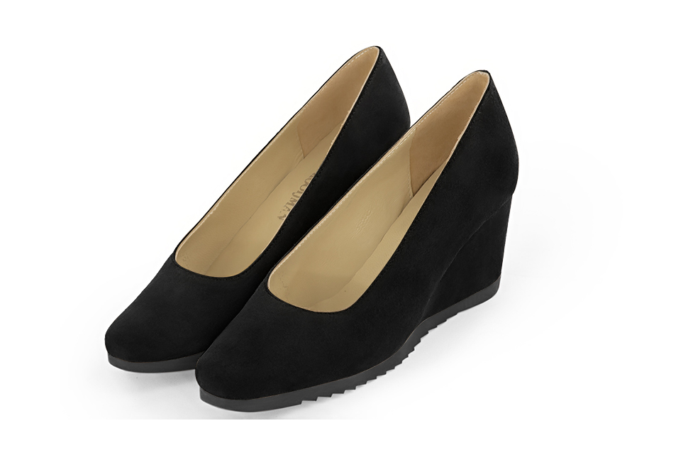 French elegance and refinement for these matt black dress pumps, with a round neckline, 
                available in many subtle leather and colour combinations. This pretty wedge heel pump will be perfect for "everyday".
To be personalized with your materials and colors.   
                Matching clutches for parties, ceremonies and weddings.   
                You can customize these shoes to perfectly match your tastes or needs, and have a unique model.  
                Choice of leathers, colours, knots and heels. 
                Wide range of materials and shades carefully chosen.  
                Rich collection of flat, low, mid and high heels.  
                Small and large shoe sizes - Florence KOOIJMAN